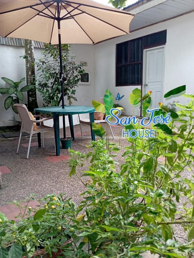 San Jose House Hotel Leticia Exterior photo